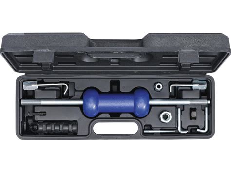 Vizualizacija su įvairiais automobilio remonto darbais: variklio, važiuoklės, kėbulo