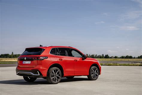 Volkswagen Tiguan trečios kartos išorės dizainas, modernus miesto visureigis