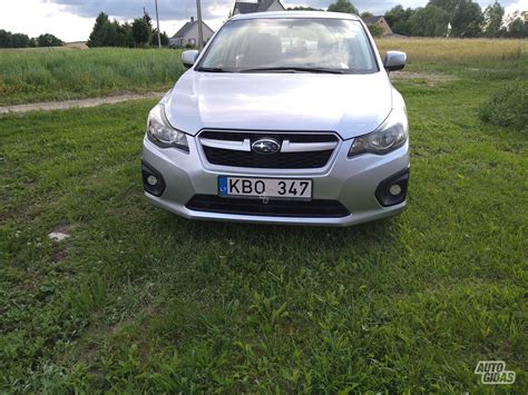 Nuotrauka: Subaru Impreza 2003 metų modelio sedanas su kvadratiškesniais priekiniais žibintais