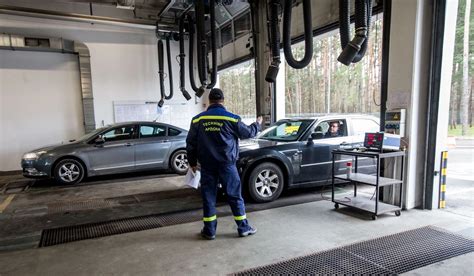 Teminė nuotrauka: automobilių techninės apžiūros stotis