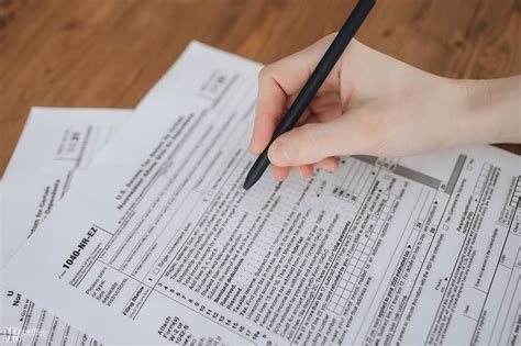 Teminė nuotrauka: teisiniai dokumentai ir piniginės sankcijos