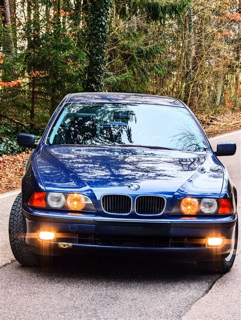 BMW E39 Pre-facelift Touring galinio žibinto nuotrauka su oranžiniu posūkio signalu