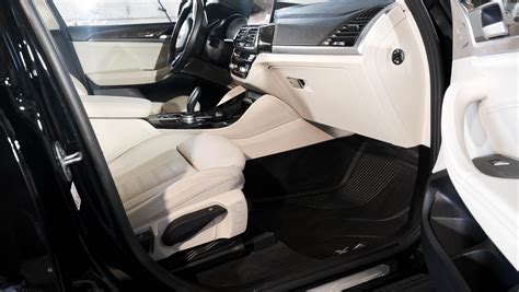Nuotrauka: Odinių automobilio sėdynių būklės įvertinimas