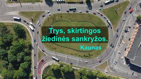 Teminis žiedinės sankryžos vaizdas su automobiliais