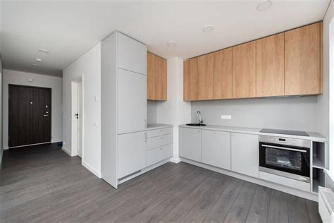 nuotrauka, iliustruojanti valytuvų keitimo procesą