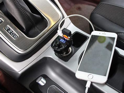 Teminė nuotrauka: laisvų rankų įranga automobilyje