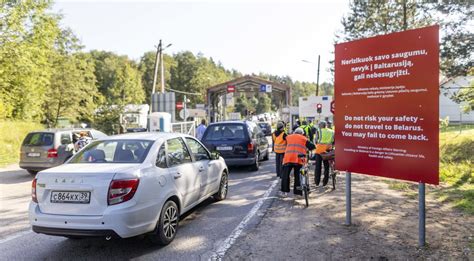 Teminė nuotrauka, vaizduojanti istorinį automobilį su specialiais registracijos numeriais