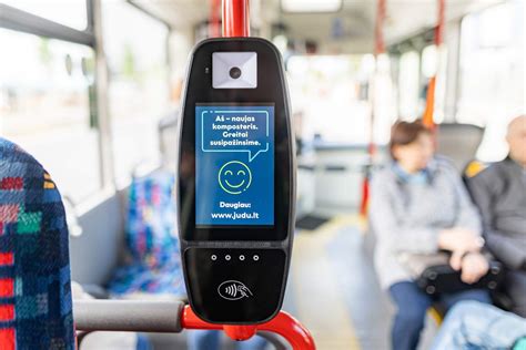 Teminė nuotrauka: viešojo transporto kontrolierius