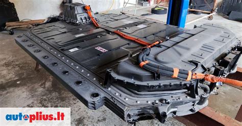 Teminė nuotrauka su „Ford“ automobiliu ir naujomis detalėmis