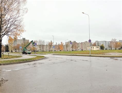 Schema, iliustruojanti skirtingas vairavimo situacijas mieste (pvz., sankryžos, pėsčiųjų perėjos, parkavimas)