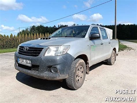 Teminė nuotrauka: naudotas automobilis patikros metu