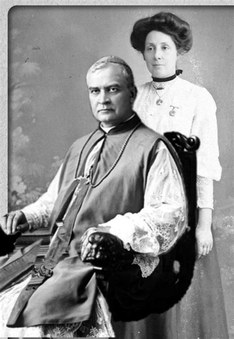 Schema, iliustruojanti skirtingus padangų protektorių raštus ir jų pritaikymą įvairioms sąlygoms.