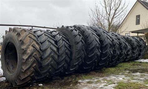 Nuotrauka, vaizduojanti skirtingų žemės ūkio padangų protektorius ir jų pritaikymą.