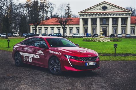 Teminė nuotrauka: žmonės, kurie renkasi automobilį Vokietijoje su tarpininko pagalba