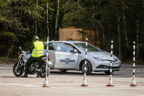 Važiavimas gyvatėle motociklo praktikos egzamine