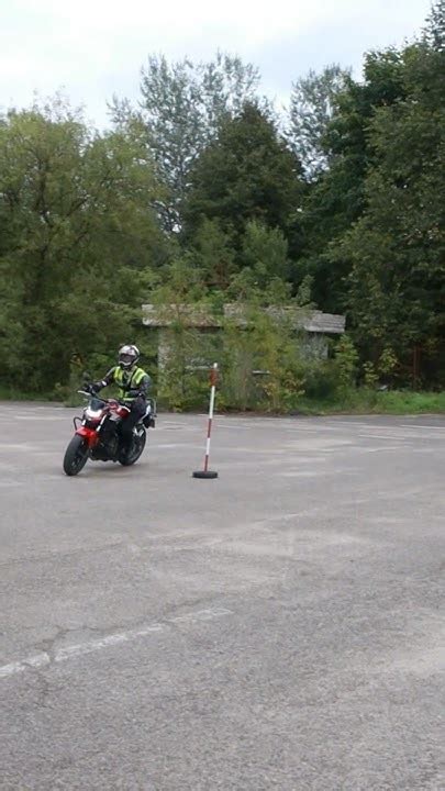 Kliūties apvažiavimo manevras motociklu