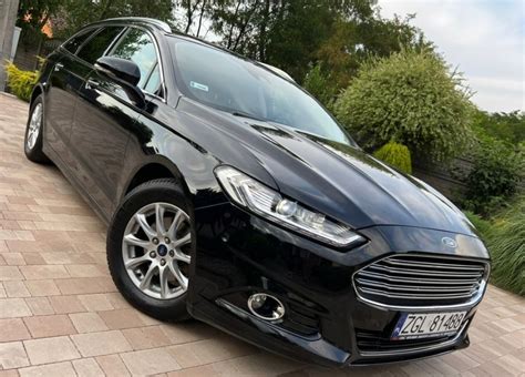 Ford Mondeo Mk4 2.2 TDCi Titanium S universalas, stovintis ant kelio