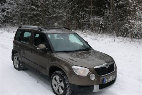 Teminis nuotrauka: Škoda Yeti iš priekio Ženevos automobilių parodoje