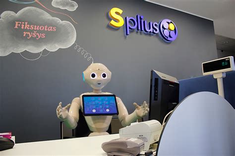 Teminis foninis paveikslėlis, jungiantis automobilių servisą su interneto svetaine ar duomenų apsauga