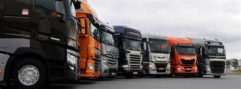 nuotraukos populiarių vilkikų modelių: DAF XF 105, Mercedes-Benz Actros, Volvo FH, Scania R, MAN TGX, Renault T