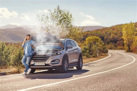 Nuotrauka: Honda CR-V automobilis kelyje, pabrėžiant jo visureigio savybes ir estetinį dizainą