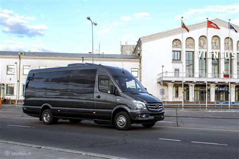 keleivinis „Mercedes-Benz“ mikroautobusas vestuvių svečiams