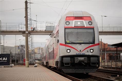 Kelių traukinys Australijos dykumoje