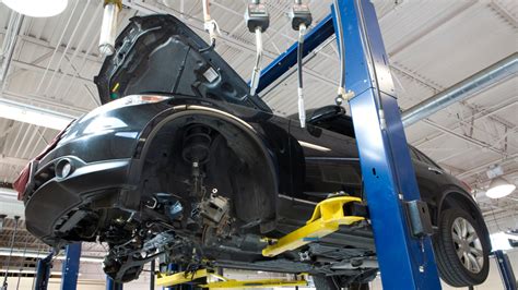 Profesionalus BMW automobilio remontas autoserviso dirbtuvėse