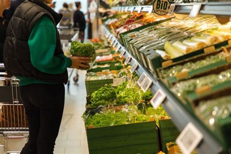 Infografika, iliustruojanti EURO standartų evoliuciją ir pagrindinius pokyčius kiekviename etape