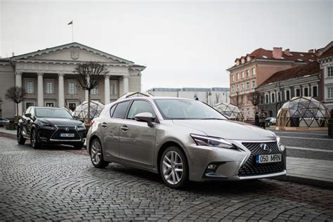 Infografika: hibridinių automobilių pardavimai pagal gamintojus