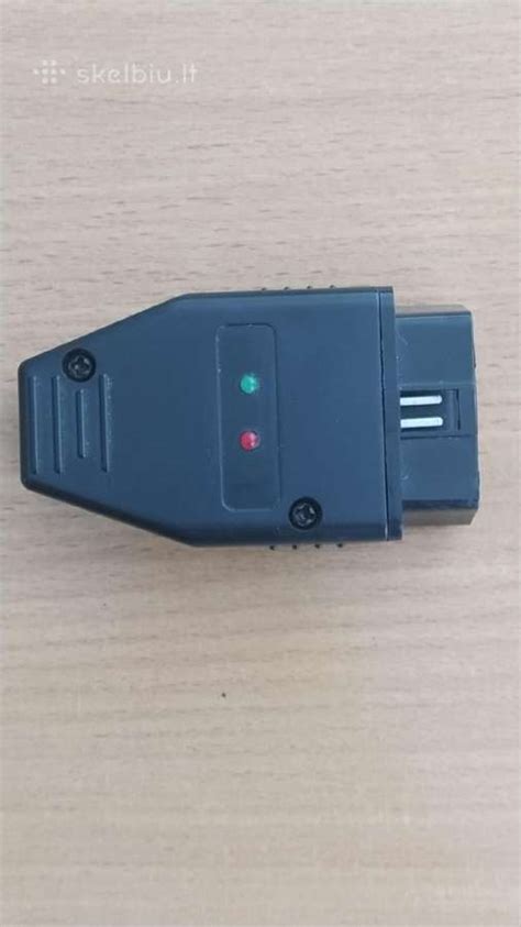 schema, vaizduojanti OBD jungties vietą automobilyje ir ryšį su diagnostine įranga