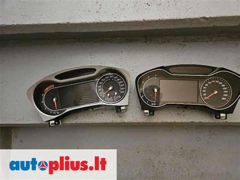Ford Galaxy prietaisų skydelio išardymo etapo nuotrauka