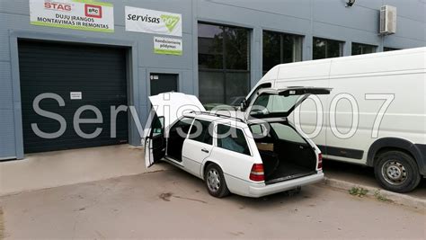 Montuojamas dujų įrangos komponentas automobilyje