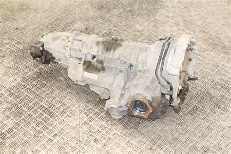 schematinis Audi A6 C4 pavarų dėžės prijungimo mazgas su tarpinių vietomis
