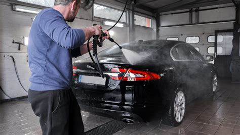 Profesionaliai išvalyto automobilio salono nuotrauka