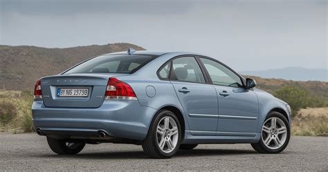 Volvo S40 sedano išorės ir salono dizaino apžvalga