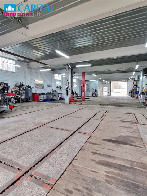automobilių serviso dirbtuvės su profesionalia įranga