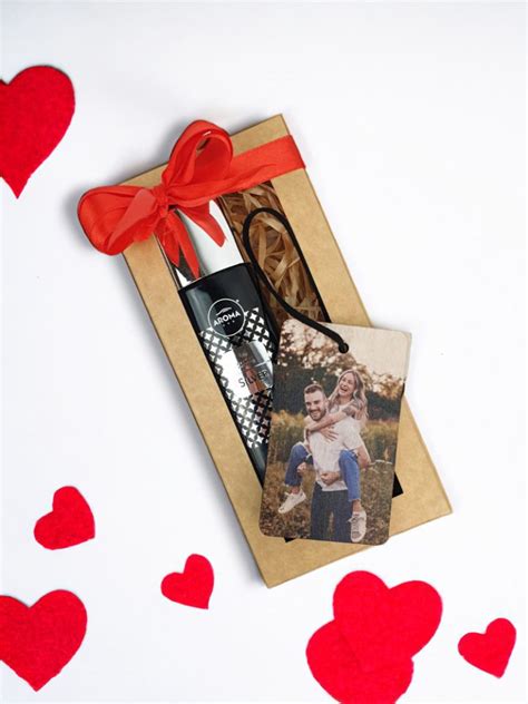 istorinė nuotrauka su senoviniais automobilio žibintais