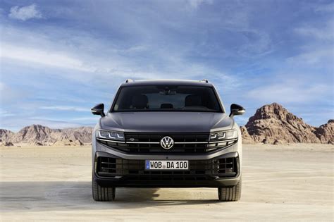 Volkswagen Transporter priekinės dalies dizainas su LED apšvietimu ir aptakiomis linijomis