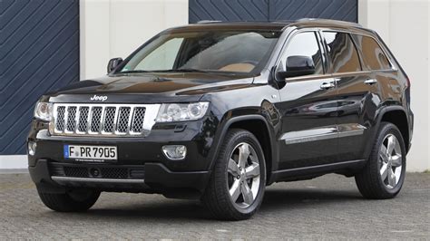 Bendroji Jeep Grand Cherokee (WK/WH) saugiklių dėžių išdėstymo schema automobilyje