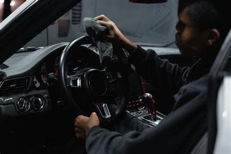 Automobilio su aktyvuotu autopiloto režimu salono nuotrauka