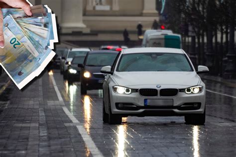 Tematinė nuotrauka: pakaitinio automobilio perdavimas vairuotojui