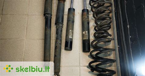 Amortizatoriaus su spyruokle ir atraminiu guoliu išardytos dalys su nurodymais, kaip jas surinkti