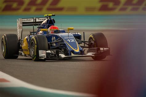 „Sauber F1“ bolidas su naujomis spalvomis