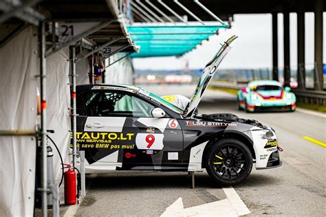 Gustas lenktynių trasoje