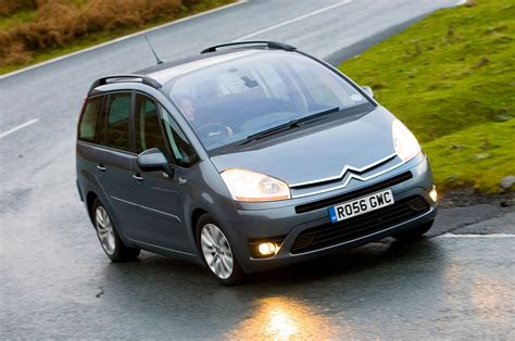 Skenavimo schema arba infografikas, rodantis Citroen C4 Grand Picasso kėbulo išmatavimus ir pagrindinius mazgus