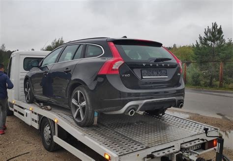 Teminė nuotrauka: automobilis ant tralo keliaujantis iš Anglijos į Lietuvą
