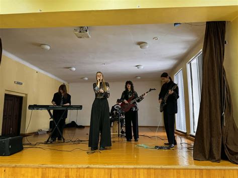 Archyvinė nuotrauka: pirmieji „Vairo“ koncertai Šiaulių gamykloje