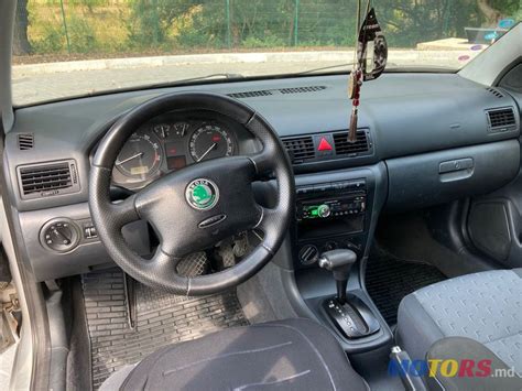 Salono interjero vaizdas (Škoda Octavia 2003)
