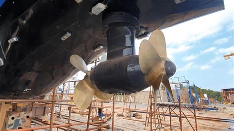 Azimuth thruster veikimo schema